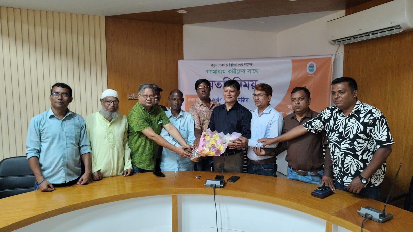 পঞ্চগড়ে সাংবাদিকদের সঙ্গে নবনিযুক্ত জেলা পরিষদ প্রশাসকের মতবিনিময়